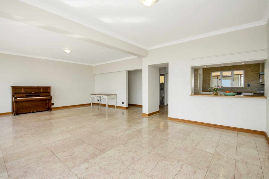 To Let 3 Bedroom Property for Rent in Sea Point Western Cape